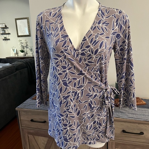 41 Hawthorn purple/Grey and Blue Leaf faux wrap top - Picture 1 of 3